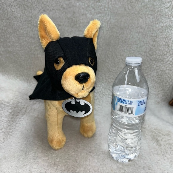 Batman dog 2010 Six Flags plush 10" x 15" dog in bat mask & cape - Picture 3 of 11